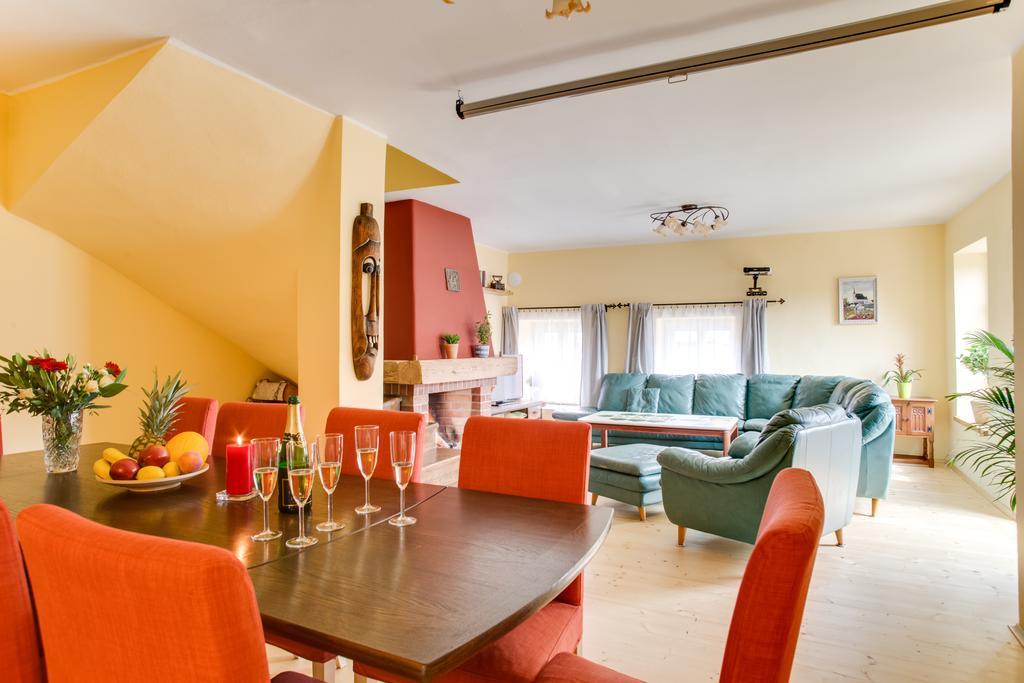 Amazing 5 Bedroom House Krumlov 82 - 4 Min Walk To Main Square Cesky Krumlov Exterior photo