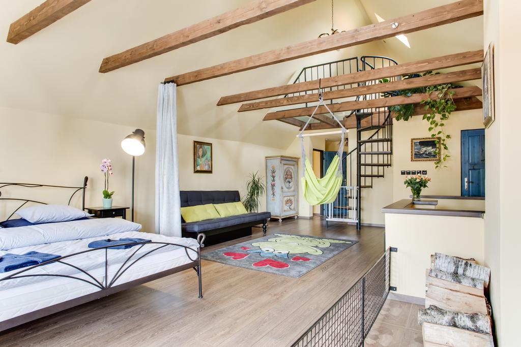 Amazing 5 Bedroom House Krumlov 82 - 4 Min Walk To Main Square Cesky Krumlov Exterior photo